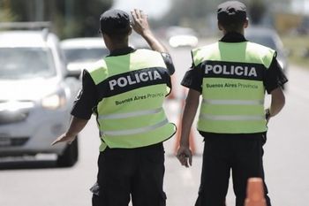 desafectaron a policias por cobrar coimas a un allegado de la esposa de berni