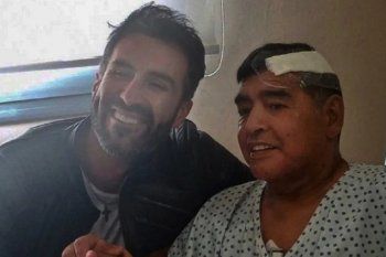 El médico Leopoldo Luque y Diego Maradona, tras la última operación