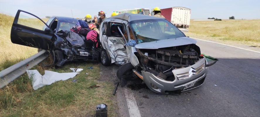 Impacto frontal entre dos autos: una mujer murió en la ruta 3 | Infocielo