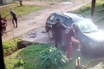 motochorros cometieron una entradera a un hombre que lavaba el auto motochorros cometieron una entradera a un hombre que lavaba el auto