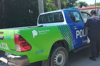 amenazo a su vecina y ataco a la policia con facas tumberas