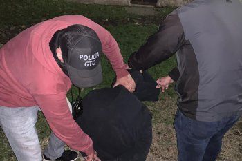 El prófugo fue detenido en Los Hornos por personal de la comisaría Tercera