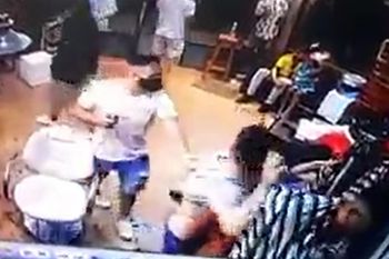 mira el temor de un nene cuando robaron en una barberia