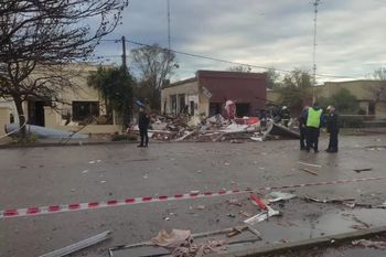 conmocion en coronel dorrego: exploto una polleria y murio una empleada