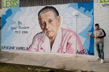 un preso pinto un mural en honor a rene favaloro en una carcel de florencio varela