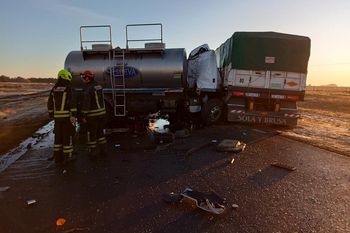 impactante choque de dos camiones en trenque lauquen