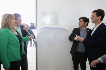 Axel Kicillof cortó la cinta de tres nuevas escuelas en San Vicente