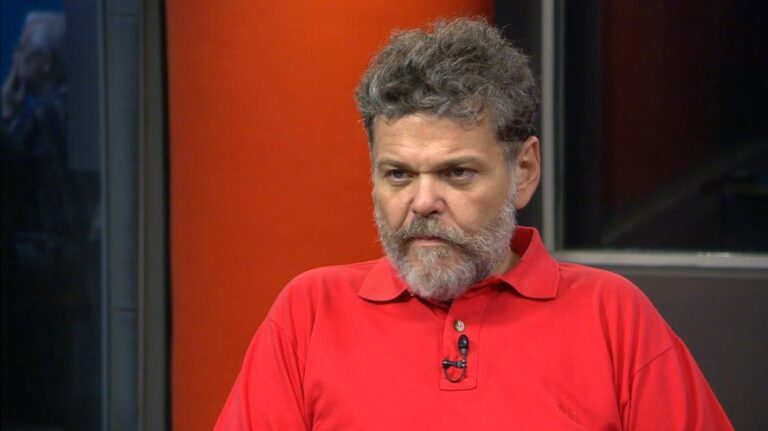 Alfredo Casero propuso que los que cobren planes no voten