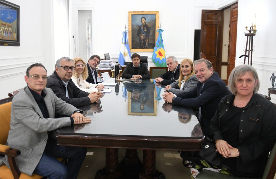 Axel Kicillof recibió en su despacho a los representantes de la educación a nivel nacional y provincial.