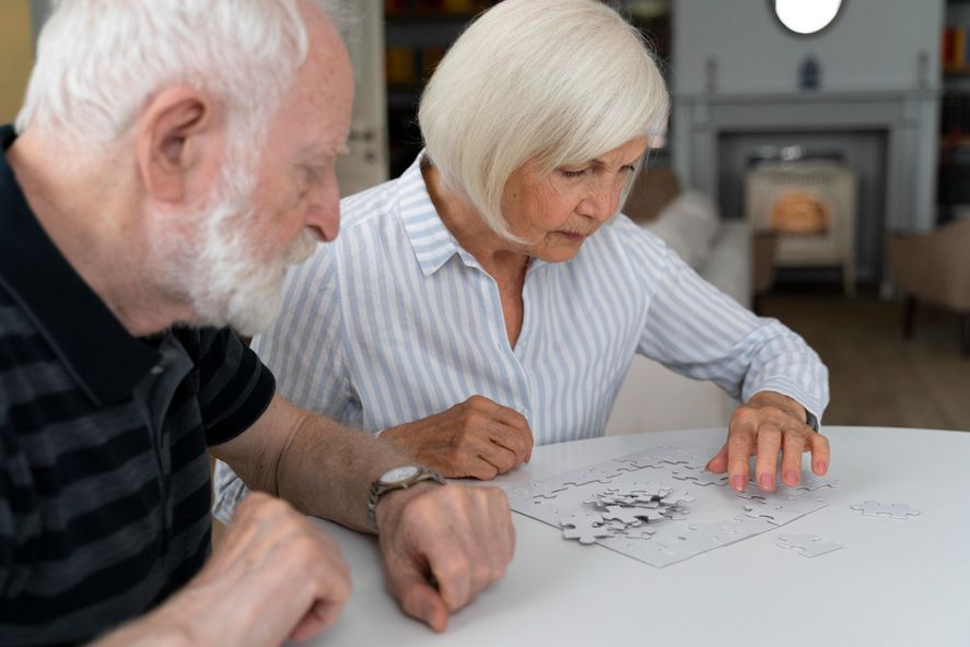 El alzheimer es una enfermedad que tiene una base neurodegenerativa.