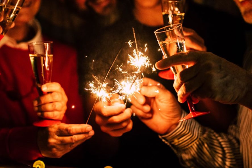 Muchas personas reciben el Año Nuevo realizando rituales para comenzar con buena energía, paz y prosperidad. Conocé los más populares.
