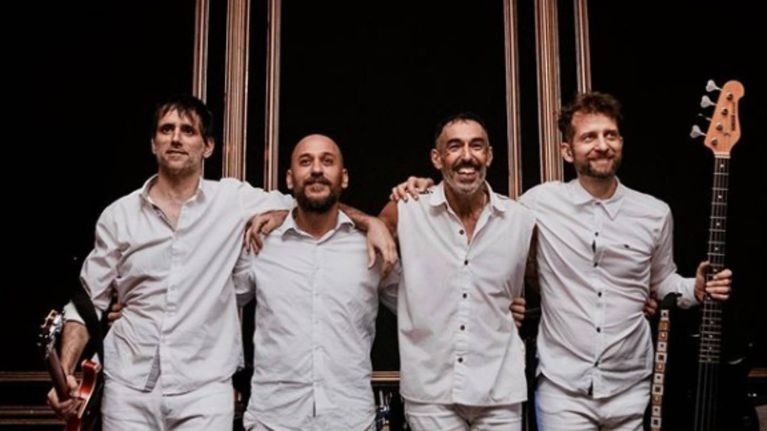 Árbol: Tras cancelación del show, el público cantó