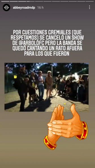 El público de Árbol se quedó afuera del Anfiteatro del Parque Centenario y cantó junto a la banda, luego de que se suspendiera el recital, el miercoles 10 de febrero. 