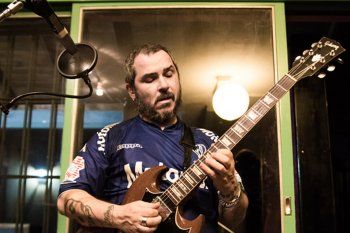 Ariel Minimal, cantante y guitarrista de Pez.