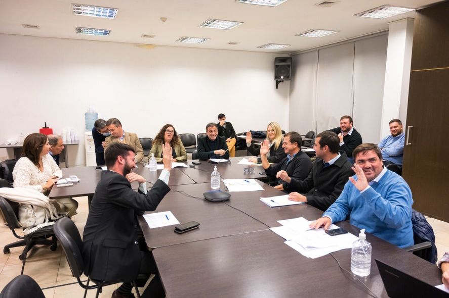 Como se trata de un pedido de enjuiciamiento, solo debe pasar por la de Asuntos Constitucionales y Justicia, en donde el oficialismo tiene la mayoría para avanzar sobre Julio Conte Grand.