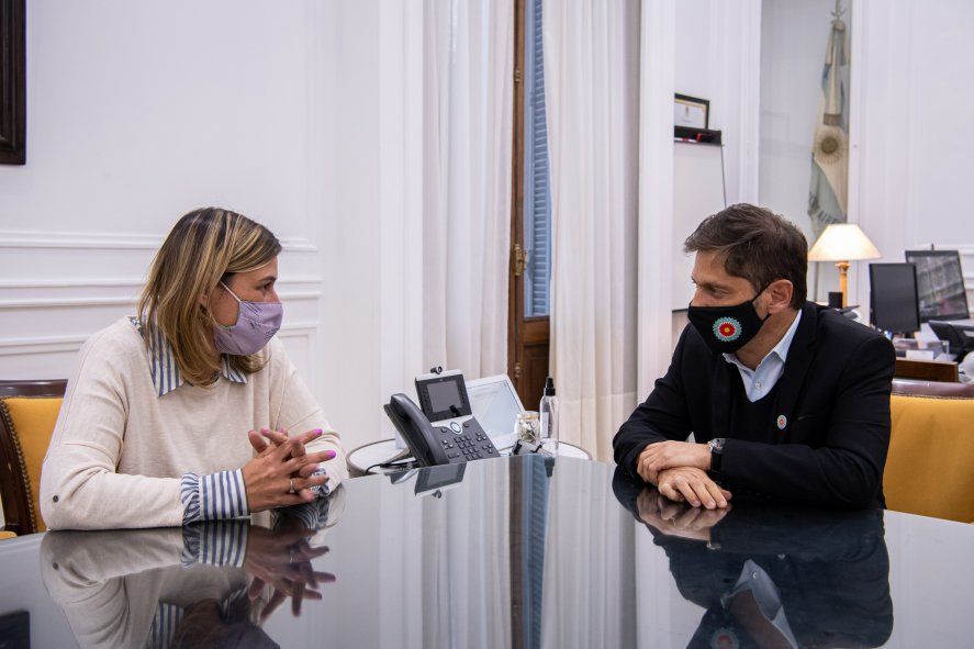 Cecilia Comerio en una de sus reuniones con Axel Kicillof