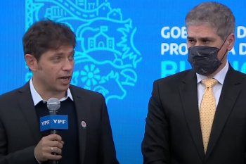 El gobernador Axel Kicillof presentó un convenio entre YPF y la provincia de Buenos Aires.