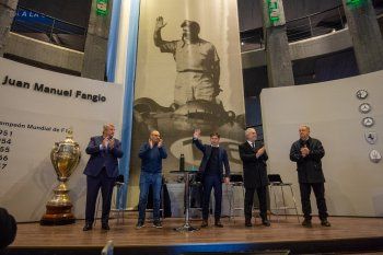 Axel Kicillof en el Museo Juan Manuel Fangio en Balcarce