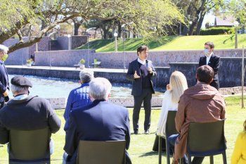 El gobernador Axel Kicillof en Chascomús, donde se anunció que Tandil quedaba excluído del Fondo para la Cultura y el Turismo.