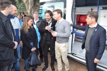 axel kicillof jugo fuerte en olavarria: dardos a galli, inversion en salud y halagos a wesner