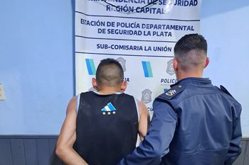 Un joven cayó tras una persecución y morder a dos policías en La Plata