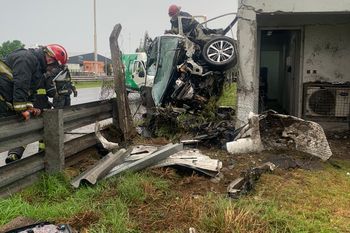 tres mujeres murieron al chocar contra cabina de peaje en la autopista del oeste