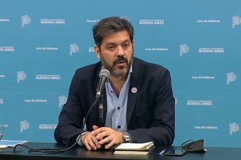 El jefe de Gabinete, Carlos Bianco, señaló a las reuniones familiares y fiestas clandestinas como focos de contagio.