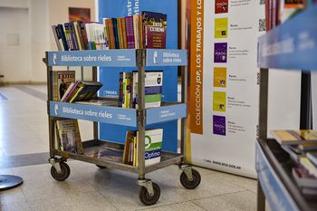 los trenes de larga distancia ahora cuentan con libros para el viaje