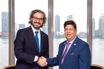 Santiago Cafiero con su par de Bangladesh, Abul Kalam Abdul Momen.