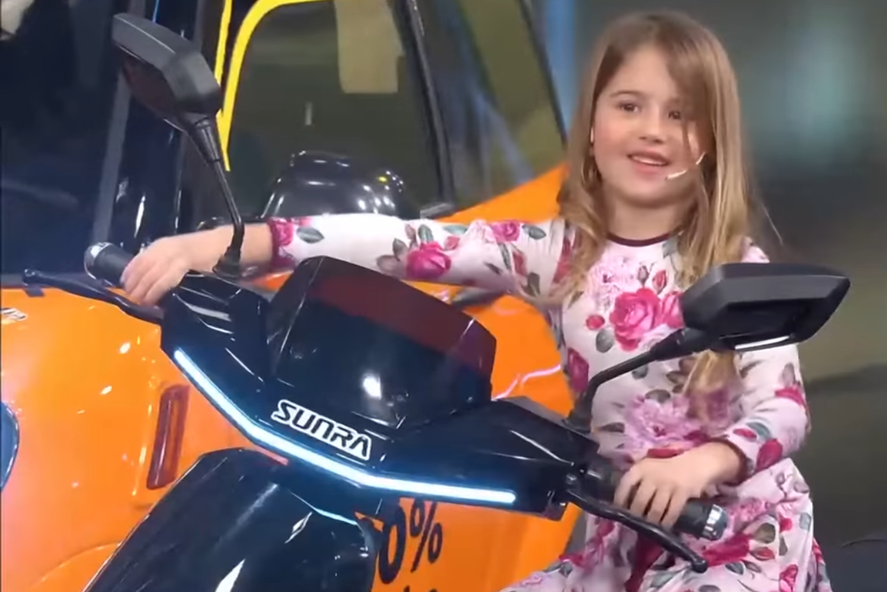 La hija de María Fernanda Callejón aceleró una moto en el programa de Mariano Iúdica y el momento se convirtió en viral.  