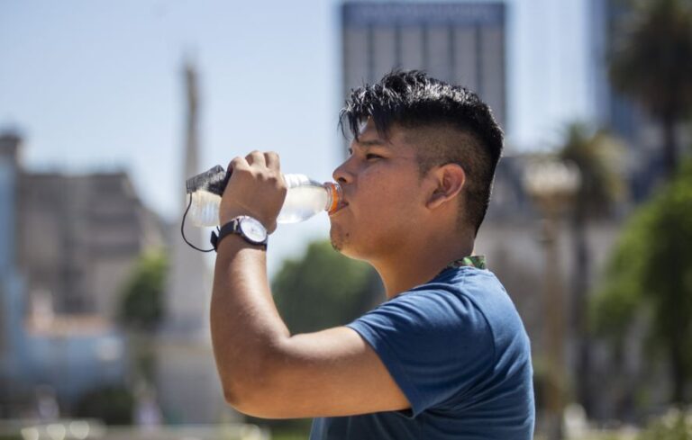 El calor se apodera de la ciudad: cómo estará el tiempo hasta el miércoles
