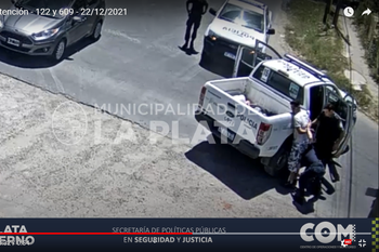 a bordo de una moto trucha, escapo de un control policial