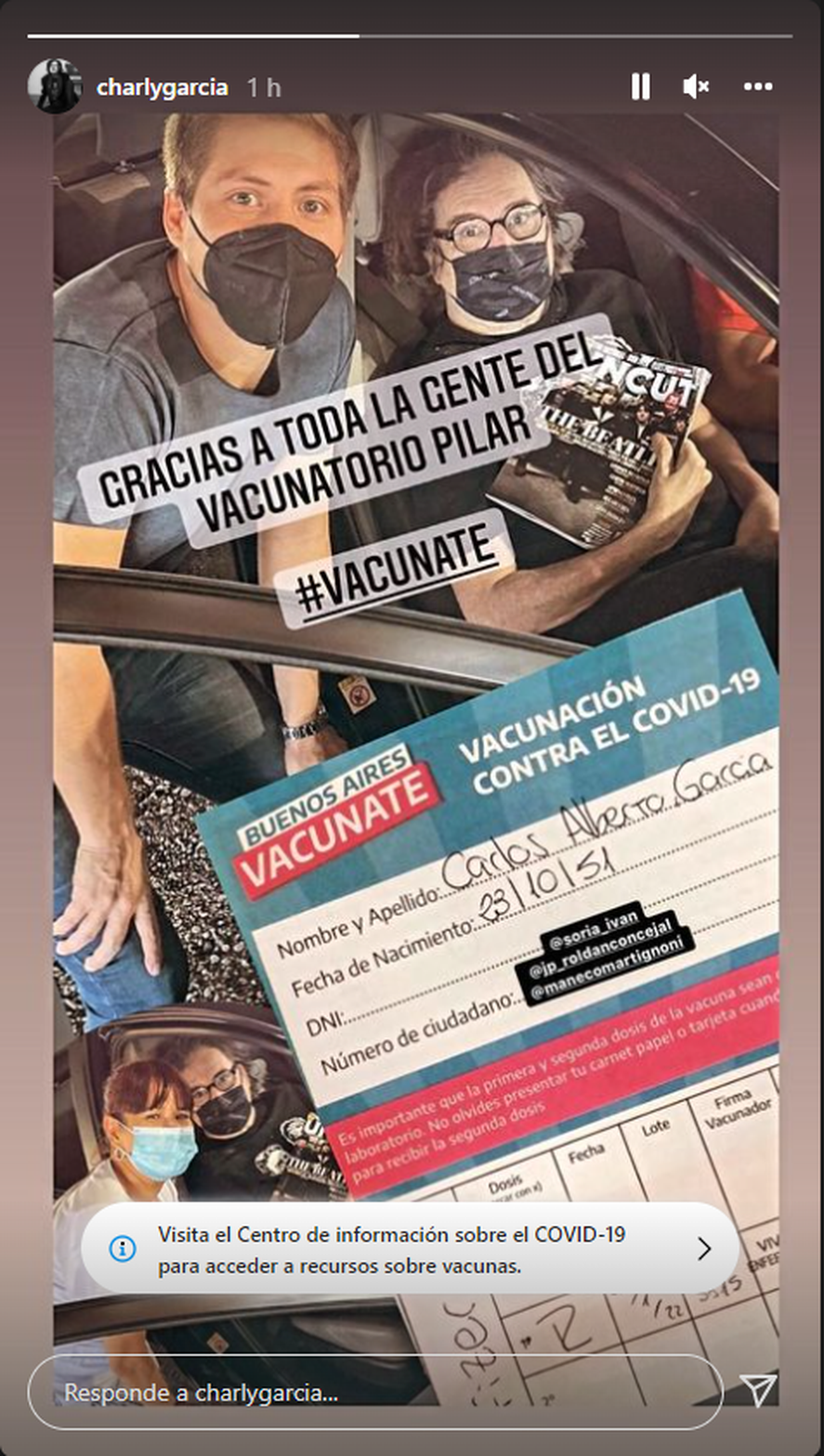 Charly García compartió, a través de sus redes sociales, una foto donde agradece a "la gente del vacunatorio" ubicado en la provincia de Buenos Aires.
