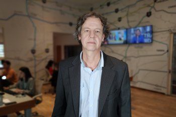 El candidato a diputado nacional del Frente de Izquierda (FIT-U), Christian Castillo, pasó por LADO P