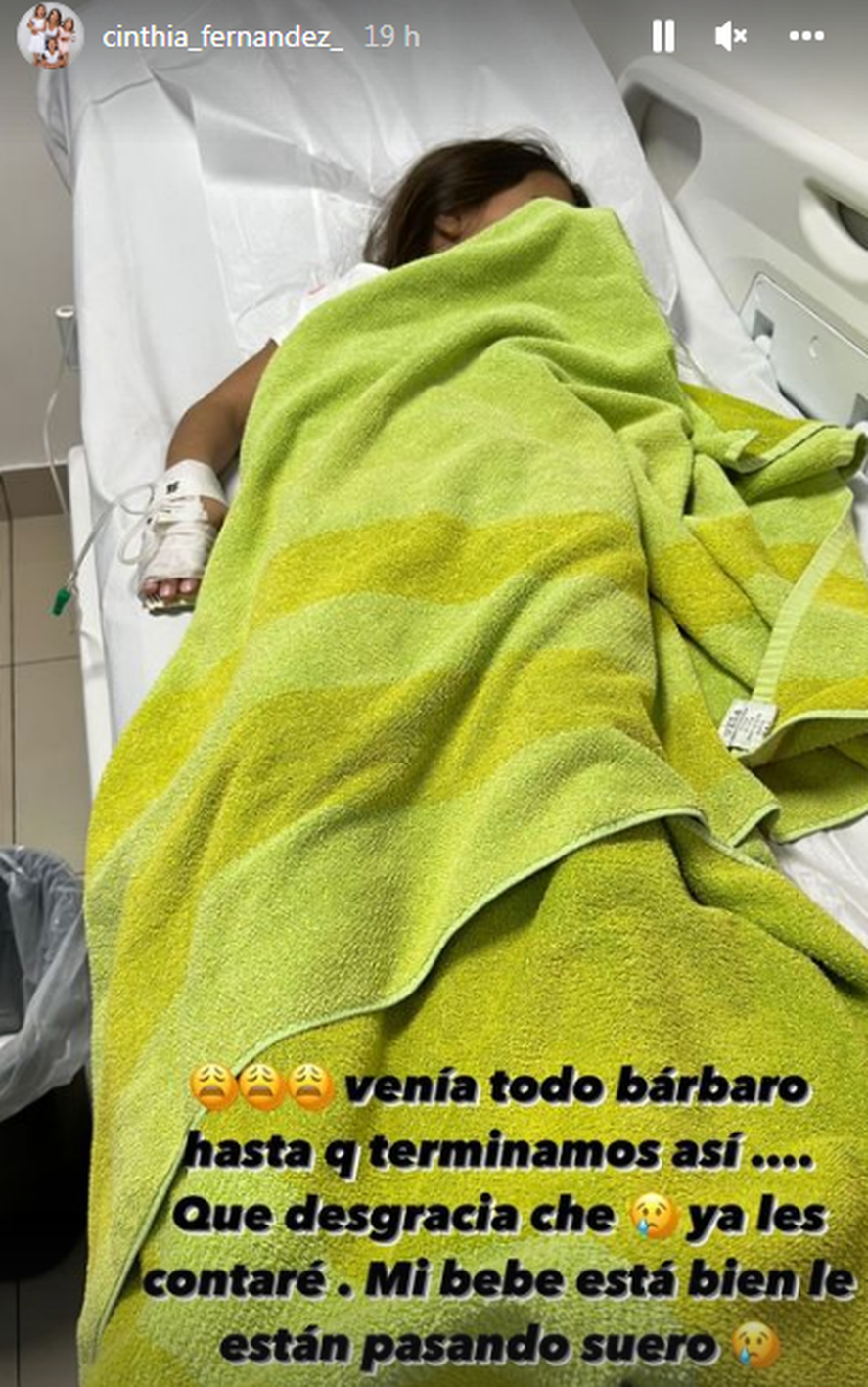 Cinthia Fernández publicó una foto de su hija en el hospital