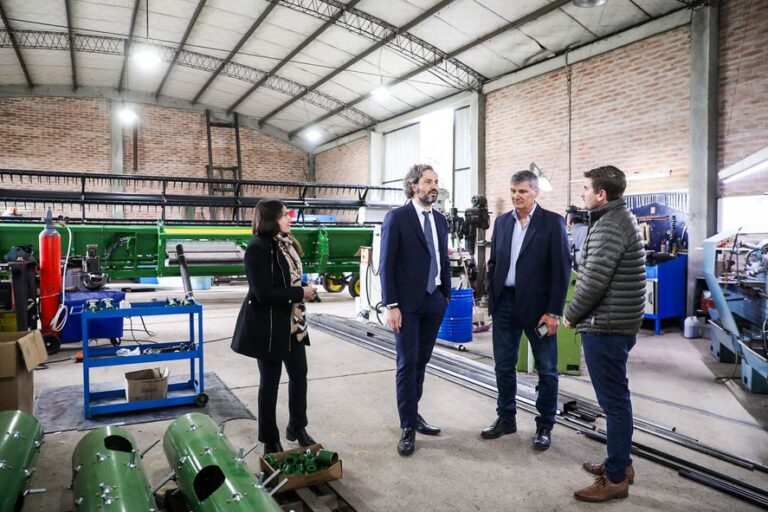 Santiago Cafiero visitó una PyME de Lincoln que busca exportar sus productos con la asistencia de Cancillería