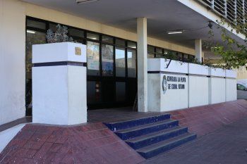la plata: motochorros asaltaron a tres mujeres que llevaban a un bebe