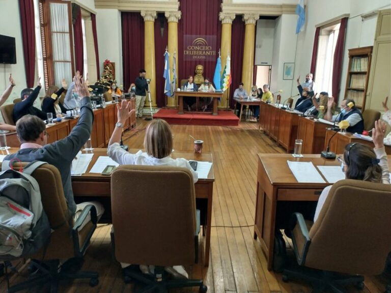 Azul: Oficialismo y la UCR recrudecen su grieta interna