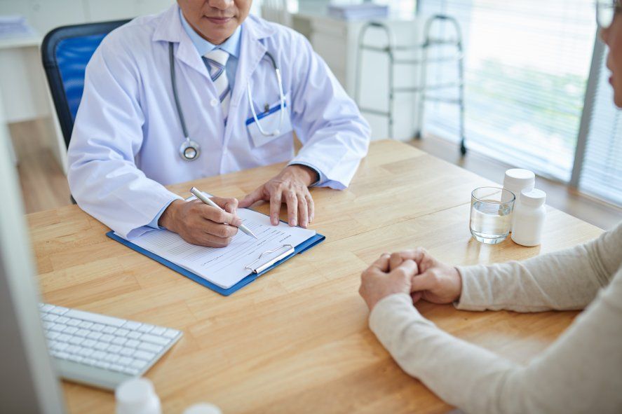 Advierten una baja en los cobros indebidos de médicos a afiliados del IOMA
