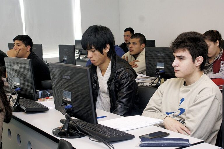 Cursos y talleres para todas las edades en la UNLa