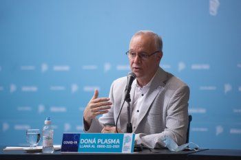 El ministro de Salud bonaerense, Daniel Gollán, aclaró que la vacuna rusa Sputnik V será aprobada para mayores de 60 años.