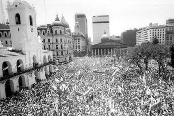 10 de diciembre: Día de la Restauración de la Democracia. 