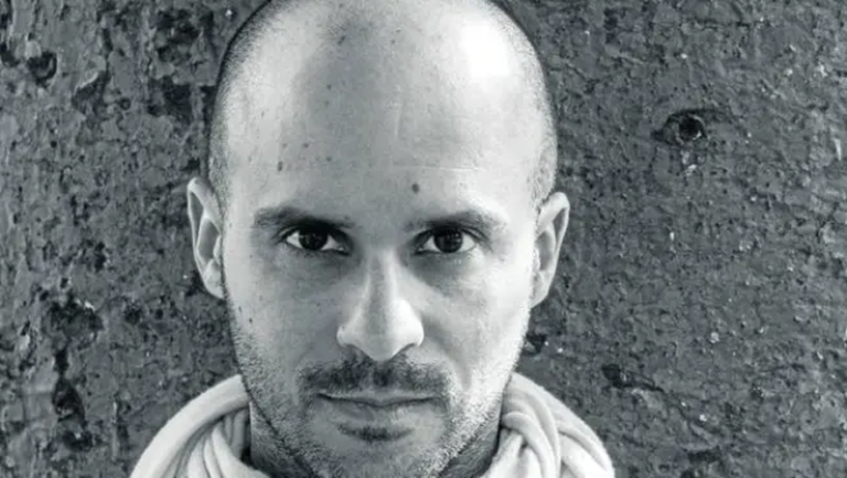 Un poeta de Temperley ganó uno de los certámenes de poesía más importante en el mundo