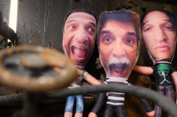 Divididos lanzó la canción “Cabalgata Deportiva”, acompañada de un video clip animado. 
