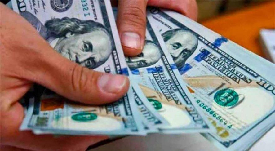 Ministro bonaerense arremetió contra Luis Barrionuevo en medio de la corrida del dólar 