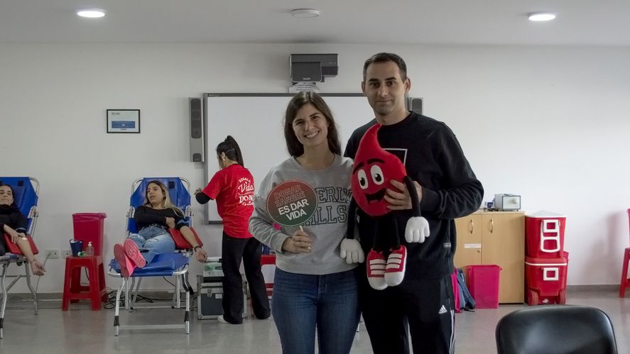 "Tu mente produce conocimiento. Tu sangre, vida".