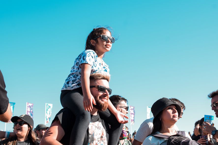 Las familias también pudieron disfrutar de todo el rock en Cosquín. Foto: Noelia Torres - Infocielo