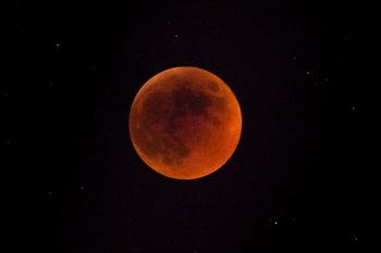 El eclipse será entre la noche del 15 de mayo la madrugada del día siguiente