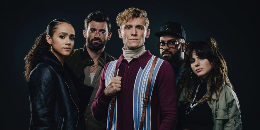 Esta película de Netflix es una comedia romántica con zombis y atracos, que funciona como precuela de 