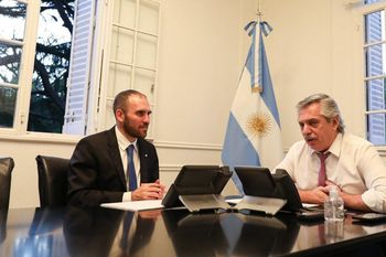 Si la economía se recupera como busca el Gobierno, el aumento a los jubilados según la fórmula previsional generaría un gasto que podría tumbar el acuerdo con el FMI.